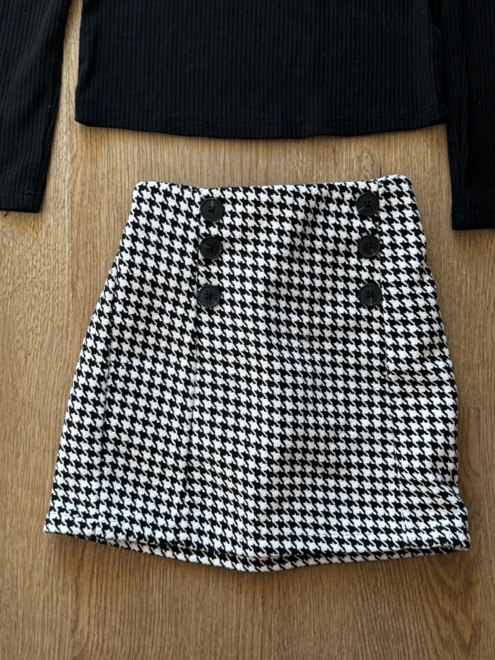 Girls 2-Piece Black Cold Shoulder Top & Houndstooth Skirt Set Size 6